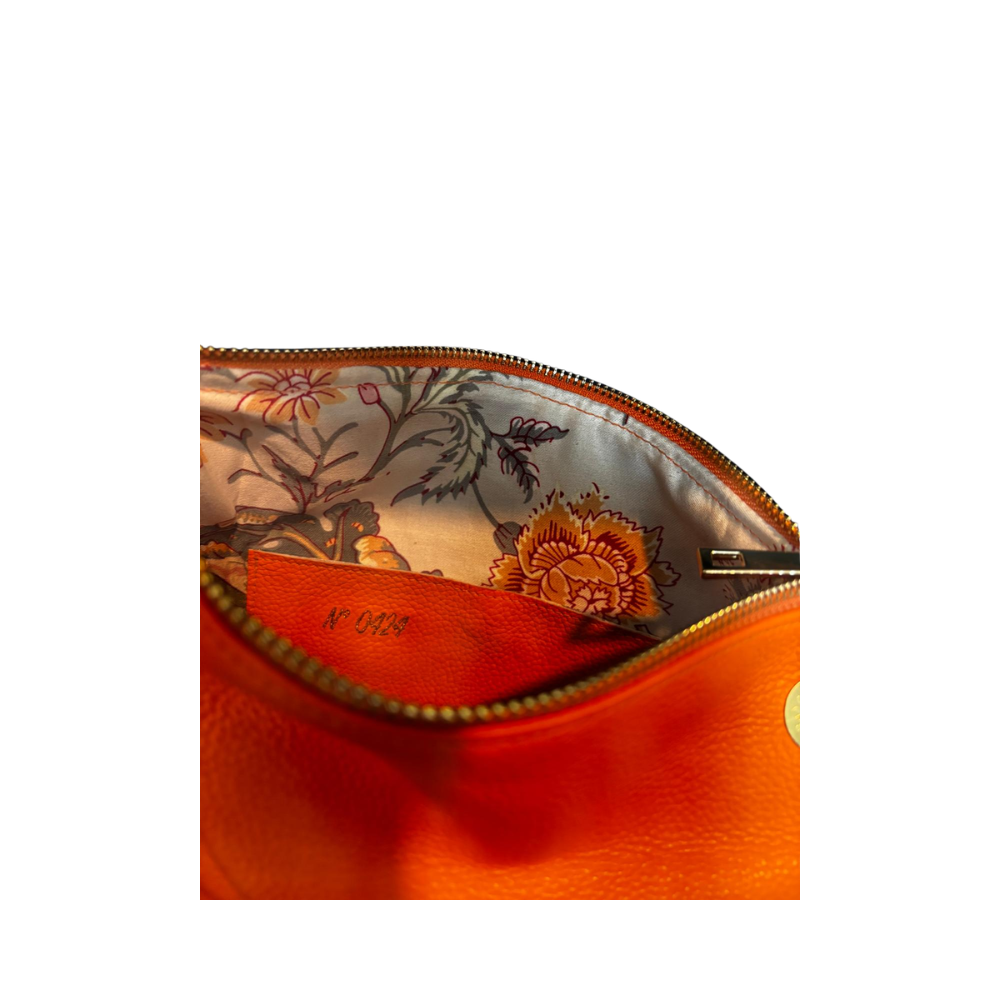POCHETTE N. 424 – Collezione Estate 2026 | Pelle Martellata Arancio Monarca | Pezzo Unico-Borsa Artigianale di Lusso-Made in Italy - immagine 2