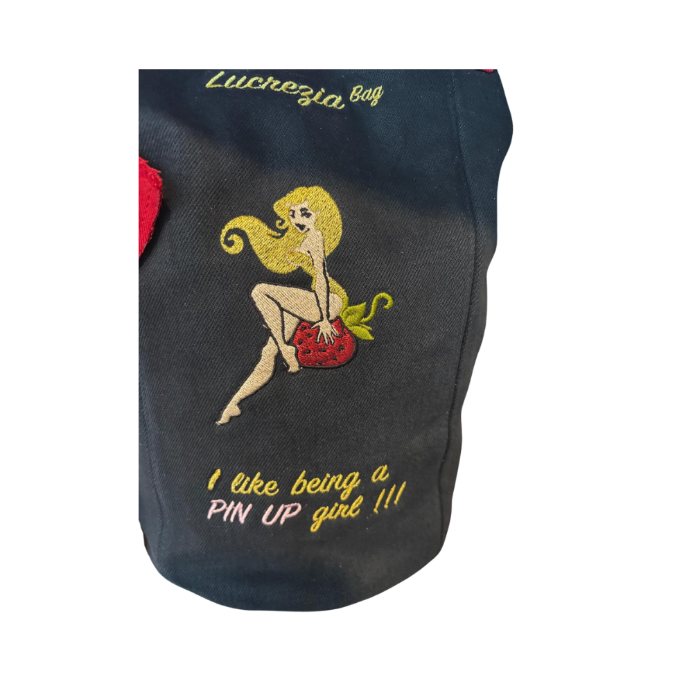 SECCHIELLO N. 546 – Collezione "Pin-up su Fragola" – Pezzo Unico – Borsa Artigianale di Lusso – Made in Italy - immagine 3